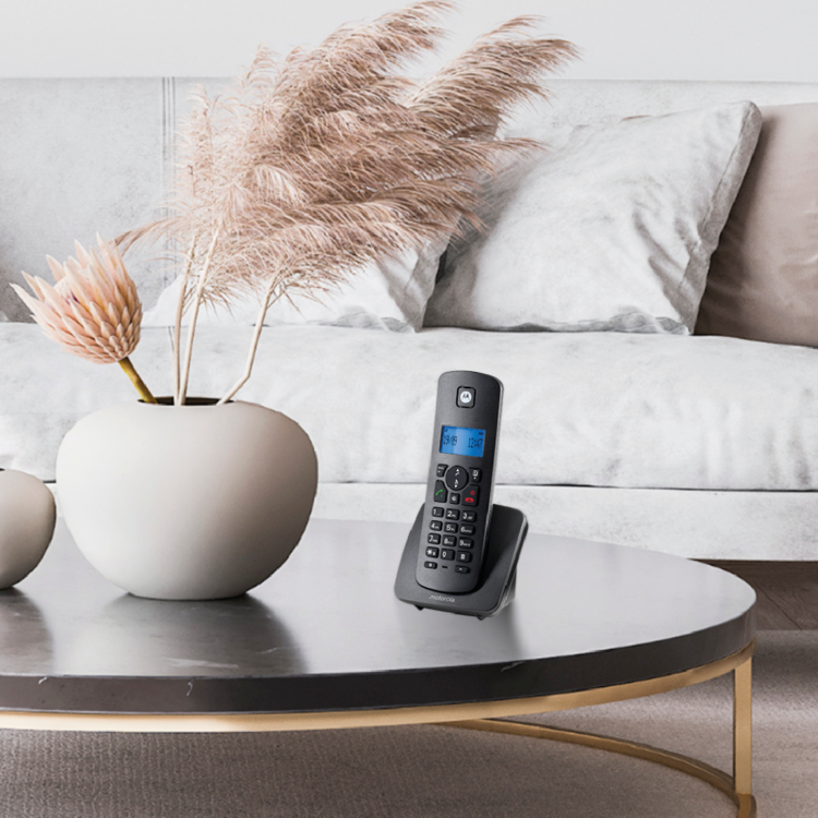 Motorola C4201 Corded Telephone with a Digital Cordless Handset - Image 3
