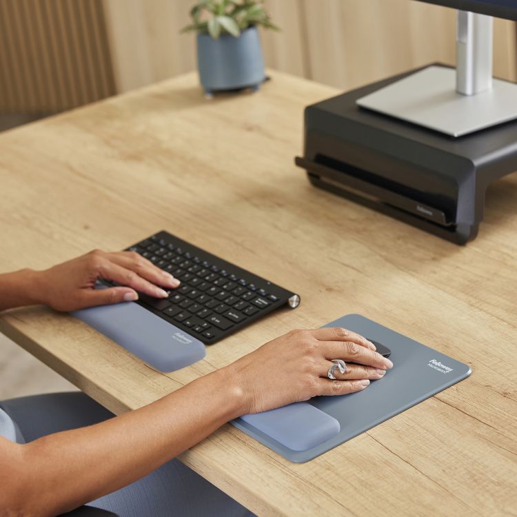 Fellowes Breyta Mousepad Standard Wrist Rest Marine - Image 3