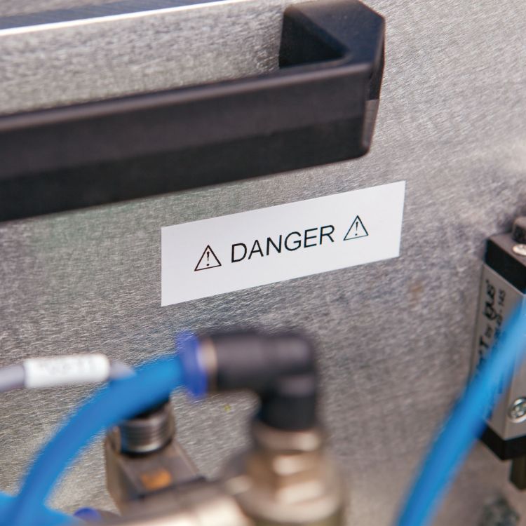 Dymo 622290 19mm Black on Clear Tape - Image 3