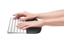 Kensington K52801EU ErgoSoft Wrist Rest for Slim Compact Keyboards Black thumbnail 3